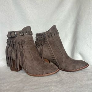 Very G - Size 6 - Tassel Fringe Gray Boot
